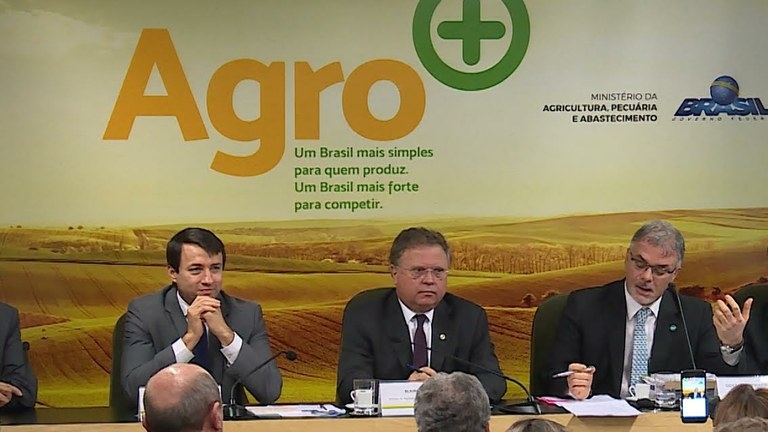 Ministro participou de misso de 25 dias por pases da sia para apresentar o potencial agropecurio brasileiro