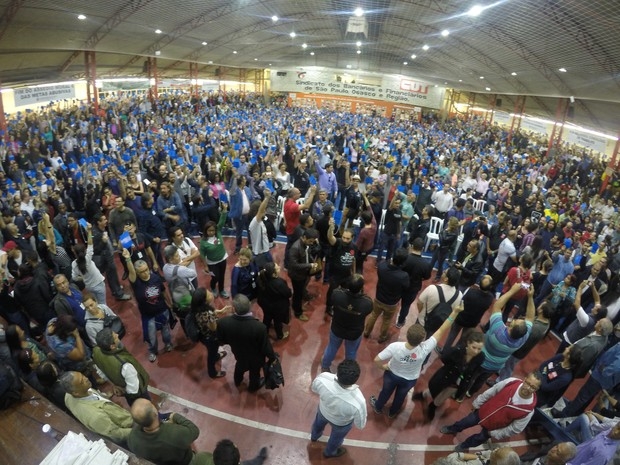 Assembleia com 2,5 mil pessoas decide pelo fim da greve da Caixa em So Paulo na sexta-feira