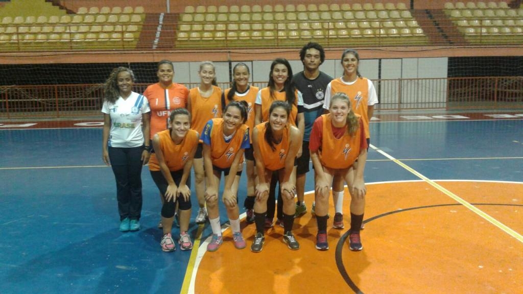 Jogadoras do time de handebol da UFMT