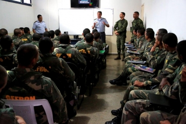 Corregedoria da PM fala sobre legislao penal no curso de policiamento de fronteira