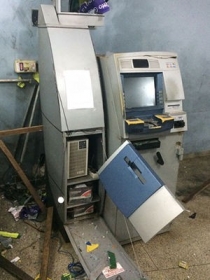 Criminosos explodiram caixa eletrnico no comando da PM em Cuiab