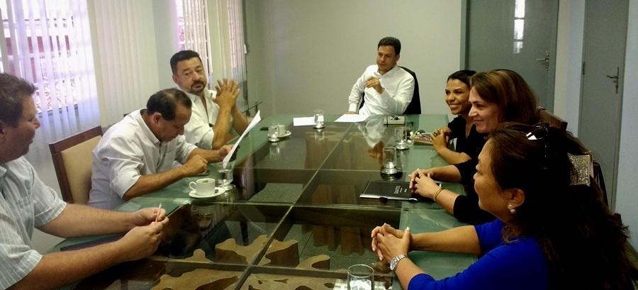 Deputados Mauro Savia e Jos Domingos so recebidos na Sema para tratar da descentralizao