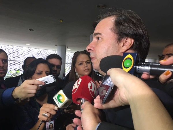O presidente da Cmara, Rodrigo Maia (DEM-RJ), aps reunio de lderes