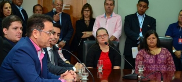 Presidente Eduardo Botelho recepciona os novos estagirios da ALMT