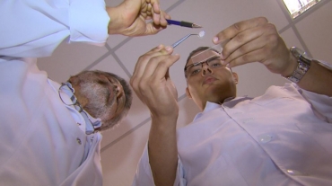 Pesquisadores da USP de Ribeiro Preto desenvolveram fita adesiva que alivia dor em microcirurgias bucais