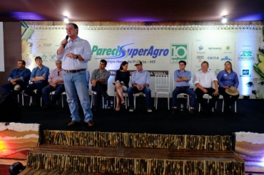 O vice-governador Carlos Fvaro durante a abertura da feira Parecis SuperAgro