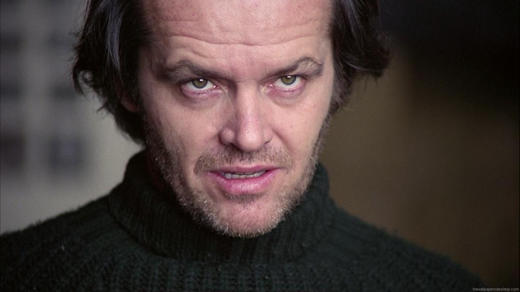 Jack Nicholson interpreta o protagonista cuja transformao coloca em risco a vida da prpria famlia