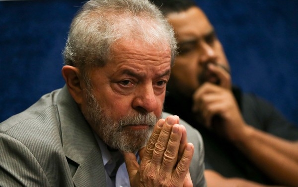 MPF acusa ex-presidente Luiz Incio Lula da Silva de receber um triplex da OAS como pagamento de propina