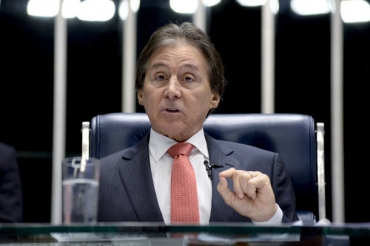 O presidente do Senado, Euncio Oliveira (PMDB-CE)