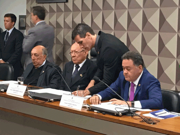 Joo Alberto (centro) presidiu a sesso do Conselho de tica