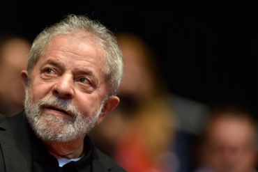 Luiz Incio Lula da Silva  acusado de receber terreno e apartamento como propina da Odebrecht; ele naga as acusaes 
