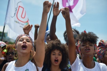A Marcha das Mulheres Negras Contra o Racismo, a Violncia e pelo Bem Viver reuniu participantes de todos os estados e regies do Brasil
