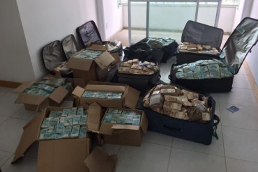 A investigao est relacionada aos R$ 51 milhes apreendidos pela Polcia Federal em malas e caixas em um apartamento pertencente a um amigo da famlia Vieira Lima, em Salvador 
