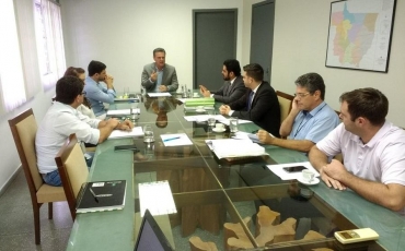 Secretrio Carlos Fvaro conduziu a reunio nesta quinta-feira
