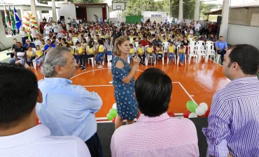 A Escola Municipal de Educao Bsica (EMEB) ‘Maria Barbosa Martins’, no Distrito de Bonsucesso, que foi totalmente reconstruda por meio de recursos do prprio Municpio, demandando investimentos de R$ 1,3 milho. 