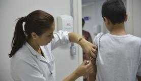 Deve se vacinar para viajar quem nunca se imunizou contra a febre amarela