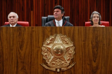 O presidente Michel Temer e a presidente do STF, Crmen Lcia, participaram da posse do  ministro Luiz Fux na presidncia do TSE