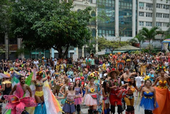 A movimentao financeira gerada pelo carnaval deve registrar crescimento em 2018, aponta CNC