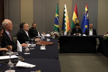 Governador Pedro Taques durante reunio com presidente da Bolvia, Evo Morales