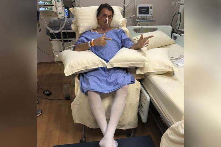  Reproduo Imagem foi divulgada no Twitter de Flvio Bolsonaro, que disse que o presidencivel iniciou fisioterapia  08/09/2018