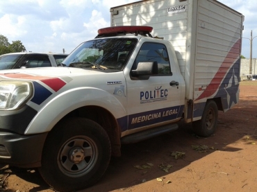 Uma equipe da Percia Oficial e Identificao Tcnica (Politec) esteve no local para recolher o corpo.  Foto: Andr Souza/ G1