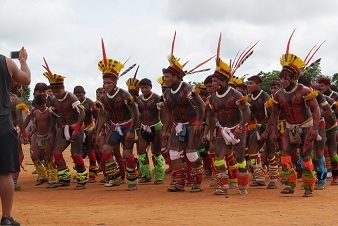 Documento foi entregue pelo cacique Aritana Yalawapiti, lder mais respeitado do Alto Xingu e anfitrio do encontro que reuniu mais de 500 pessoas - Foto por: Governo de Mato Grosso