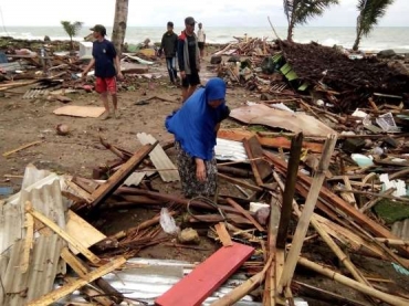 REUTERS/Antara Foto Agency  No h brasileiros entre as vtimas de tsunami, diz Itamaraty