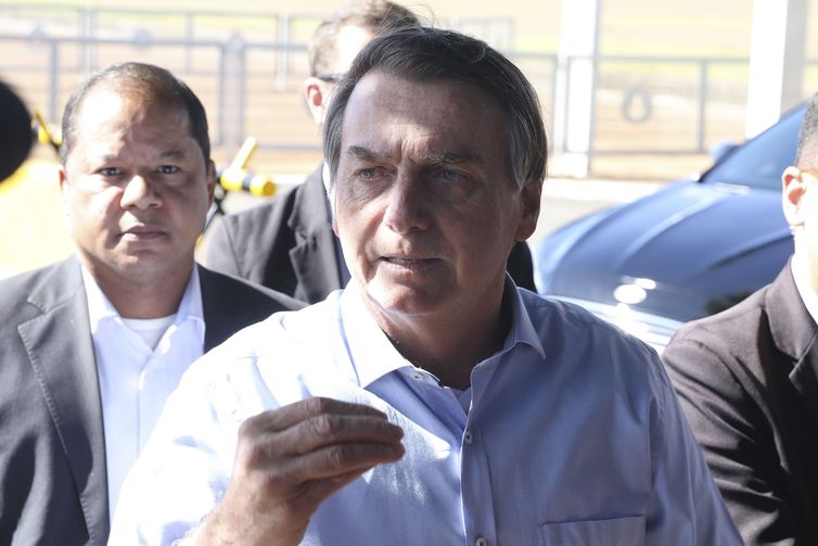 O presidente Jair Bolsonaro fala  imprensa no Palcio da Alvorada. - Valter Campanato/Agncia Brasil