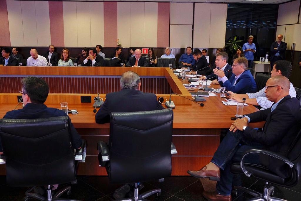 Governador Mauro Mendes se reuniu com secretariado para editar decreto - Foto: Mayke Toscano/Secom