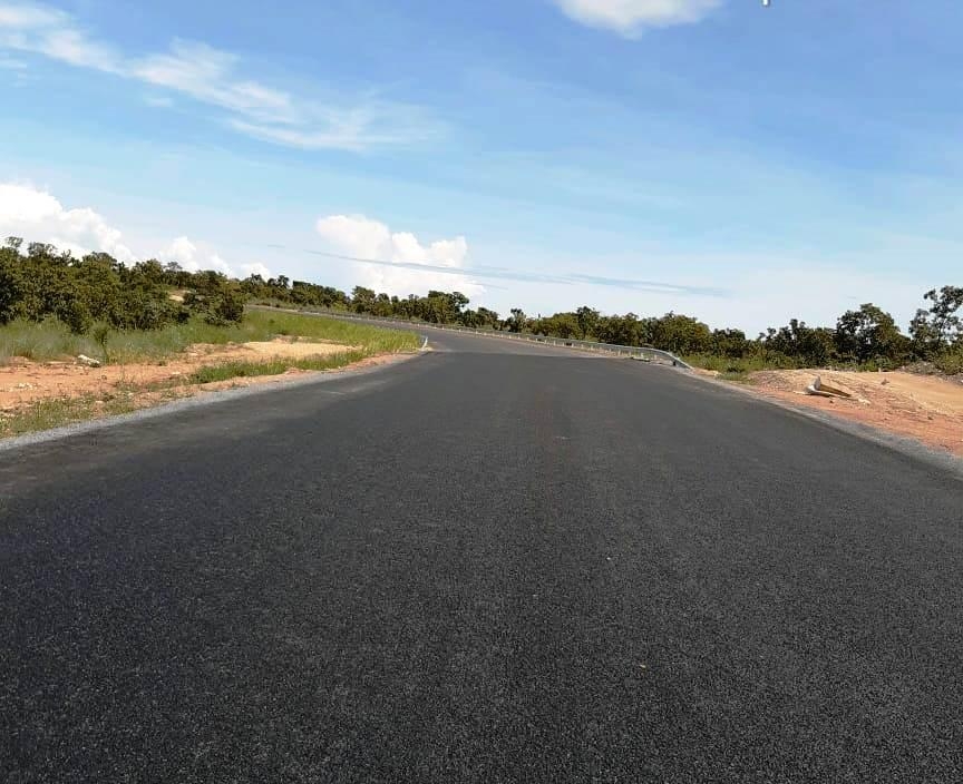 Obra de pavimentao na rodovia que d acesso ao Distrito do Coxip do Ouro entra na reta final - Foto: Sinfra-MT