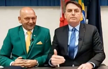  Youtube/Reproduo Jair Bolsonaro em live nas redes sociais ao lado de Luciano Hang, dono da Havan - 17/10/2019