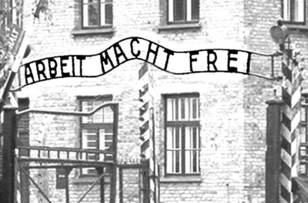  Reproduo/Wikicommons O trabalho liberta (Arbeit macht frei, em alemo): alguns campos de concentrao na Alemanha nazista tinham a frase estampada. Assemelha-se ao discurso adotado em vdeo divulgado pela Secom neste domingo (10.mai.2020)