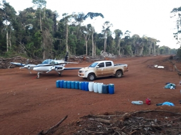 Avio e caminhonete foram apreendidos no Amazonas - Foto: Gefron