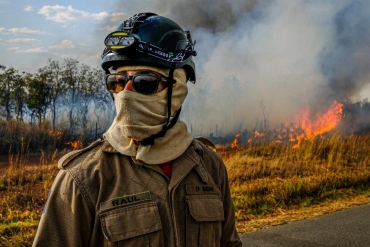 Bombeiros combatem incndio na Estrada da Guia - Foto: Mayke Toscano/Secom-MT