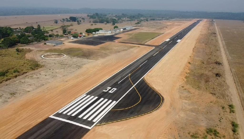As pistas do aeroporto de Juara foram asfaltadas e a cerca do local est em construo