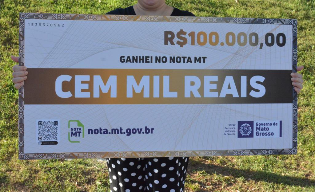 Cheque simblico do Nota MT no valor de R$ 100 mil - Foto: Sefaz-MT