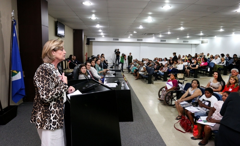 Prefeita Lucimar Sacre de Campos participou do debate Mulher na poltica, na Assemblia Legislativa de Mato Grosso
