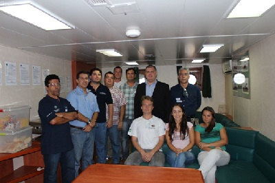 Equipe de pesquisadores durante embarque no Rio de Janeiro