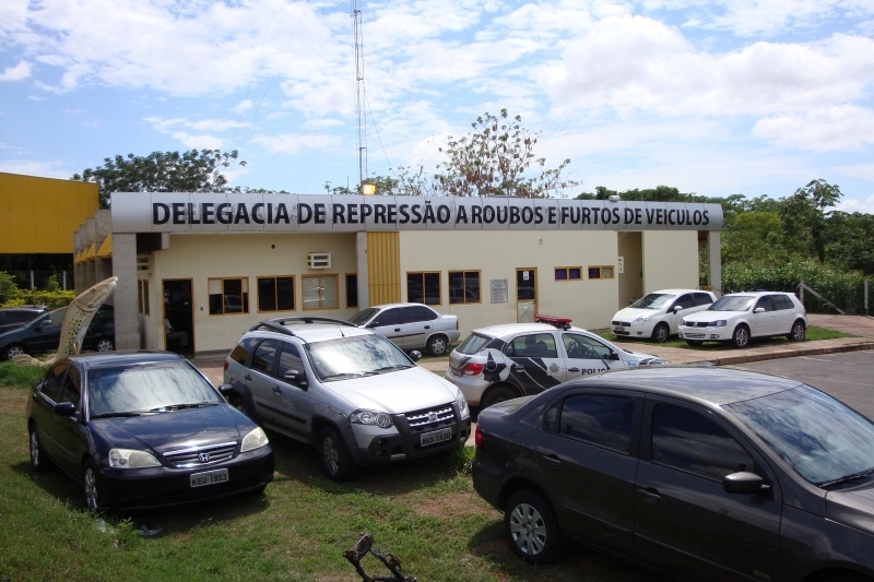 Delegacia Especializada de Represso a Roubos e Furtos de Veculos Automotores (DERRFVA).