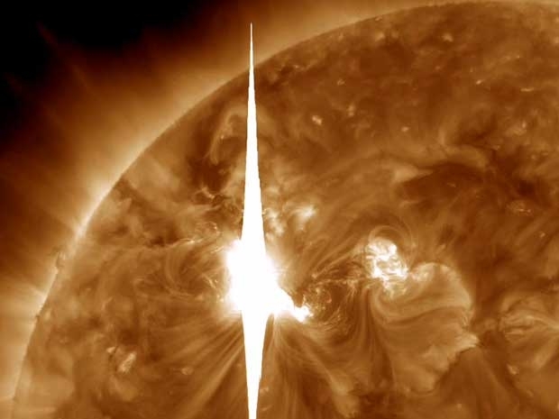 Imagem fornecida pela Nasa mostra labareda solar j em direo  Terra.