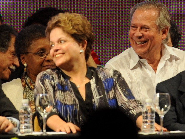 A presidente Dilma Rousseff e o ex-ministro Jos Dirceu na cerimnia comemorativa dos 32 anos do PT