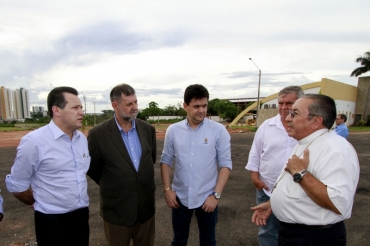 Governador Silval Barbosa e demais autoridades visitam rea onde ser o Fan Fest