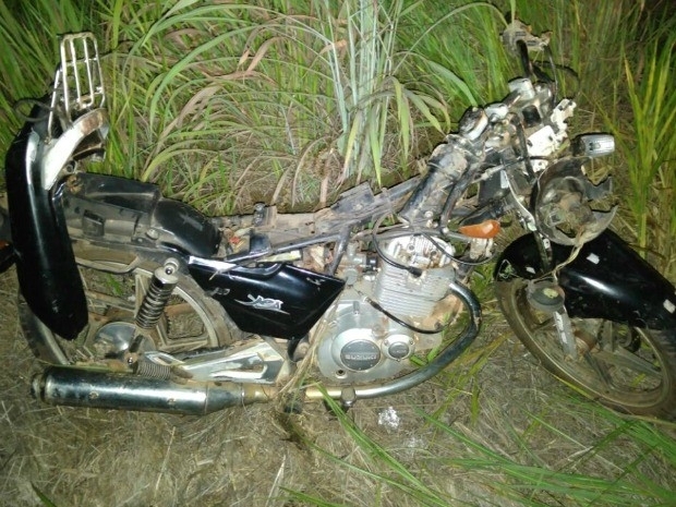 Motocicleta foi atingida por carro em alta velocidade na Estrada da Guia