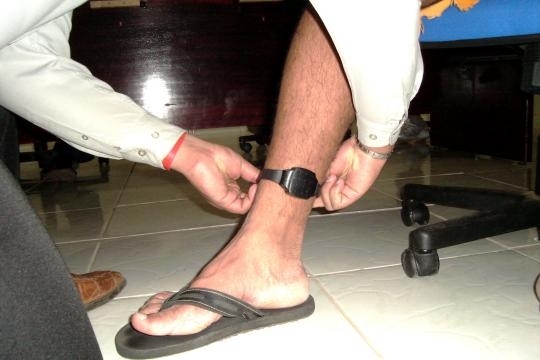 Sejusp apresenta tornozeleira que ser usada em presos