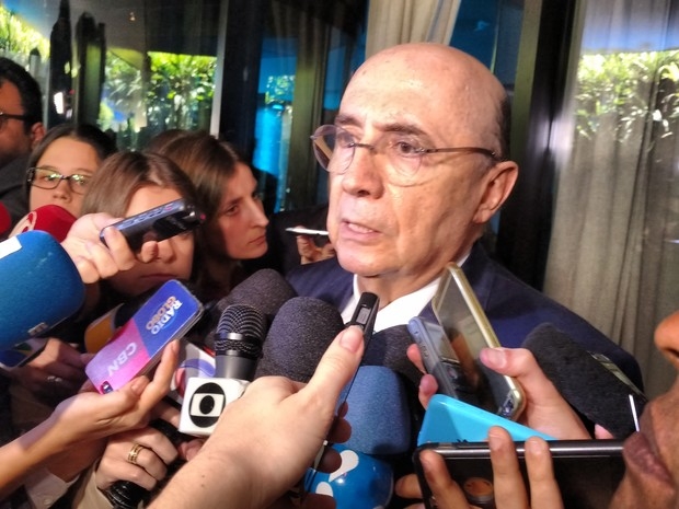 Ministro da Fazenda, Henrique Meirelles, fala a jornalistas em So Paulo