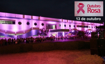 Prdio da prefeitura ficar todas as noites iluminado com a cor rosa 