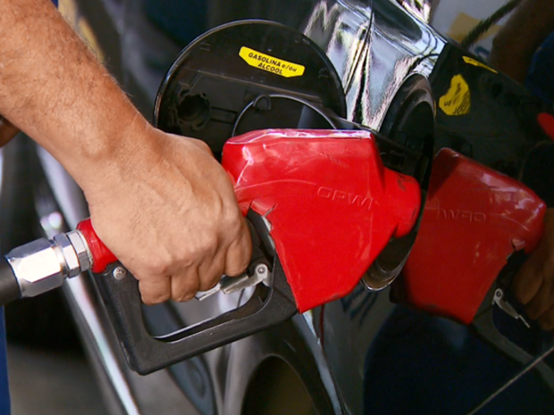 Petrobras aprovou nova poltica de preos para diesel e gasolina.