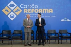 Presidente da Repblica, Michel Temer, e o ministro das Cidades, Bruno Arajo, durante cerimnia de lanamento