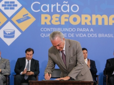 Presidente Michel Temer, durante assinatura da MP que cria o programa Carto Reforma 