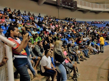 Pblico participa da cerimnia de abertura da competio 